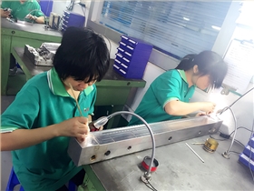 火博（中国）团队加工作业中