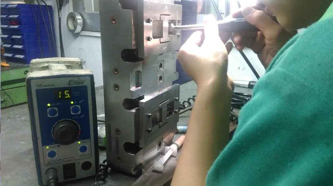 苹果充电器模具抛光-火博（中国）8