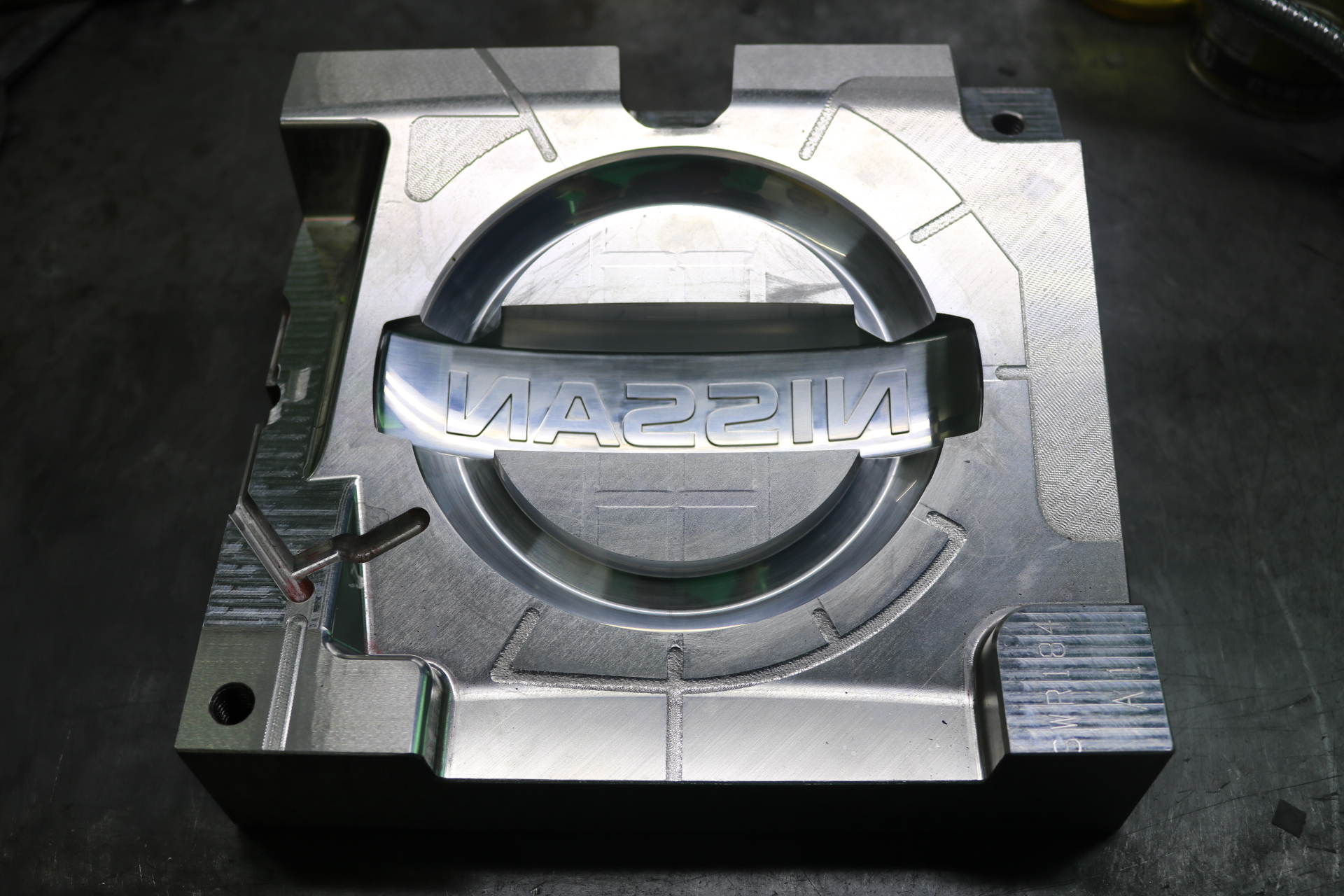 日产汽车车标模具抛光—火博（中国）